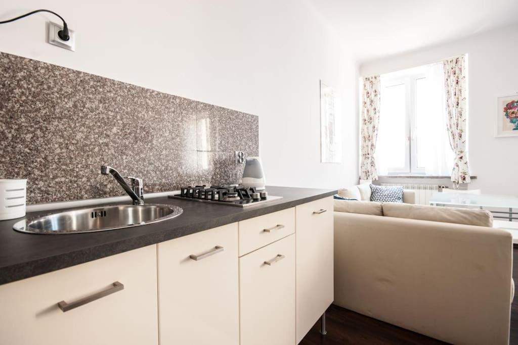 Charming Wilcza 8 Min From Station Apartment
