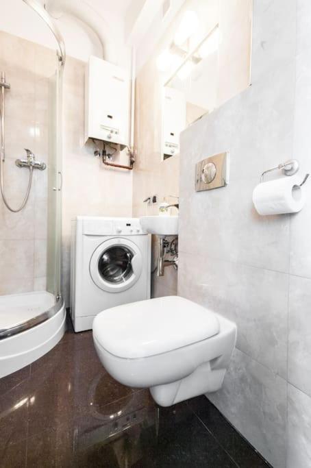 Charming Wilcza 8 Min From Station * Warszawa