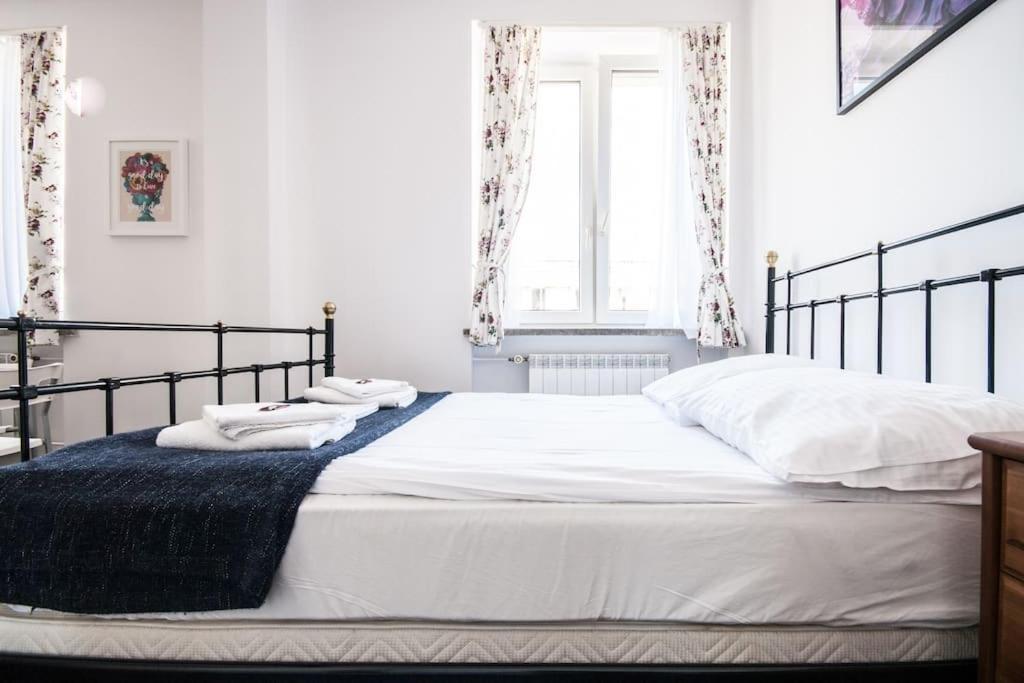 Apartament Charming Wilcza 8 Min From Station