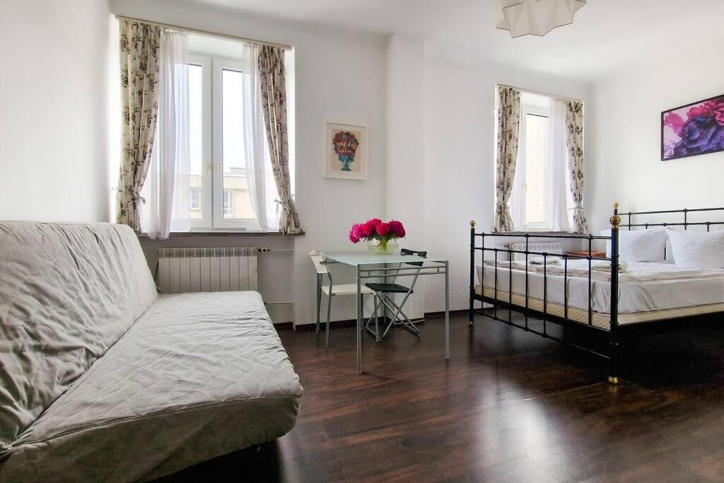 Charming Wilcza 8 Min From Station Warszawa